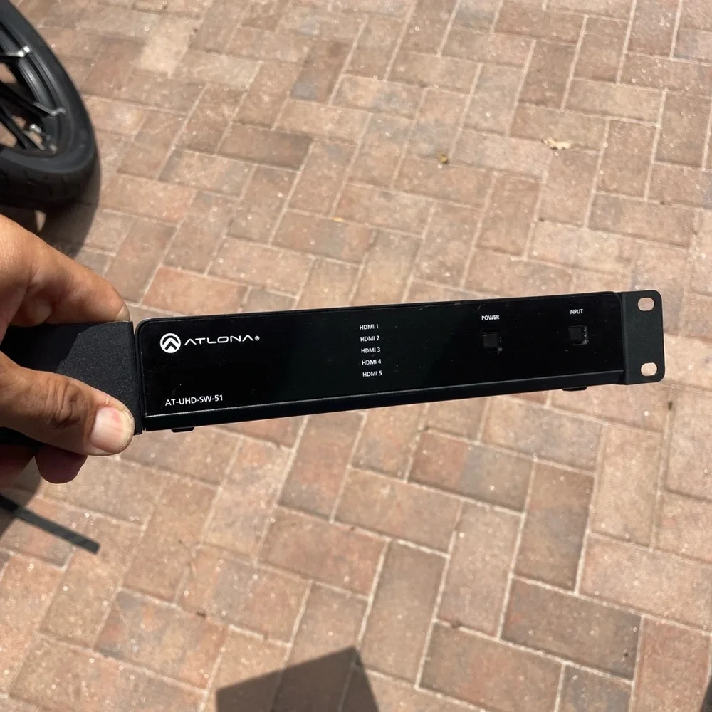 Atlona AT-UHD-SW-51 With Rack Mount Unit